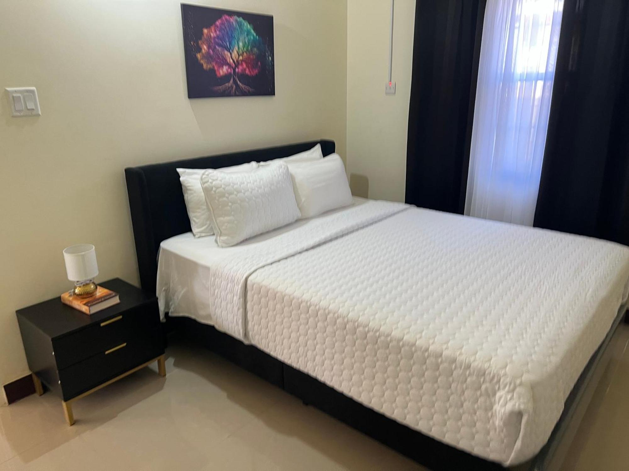 Bellarose At Colbeck ,gated With Pool, Stylishly Modern * Old Harbour