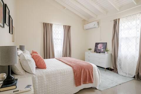 Bellarose At Colbeck ,gated With Pool, Stylishly Modern *