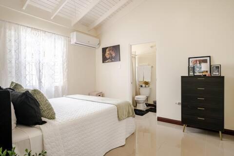 Bellarose At Colbeck ,gated With Pool, Stylishly Modern Casa de Férias Old Harbour