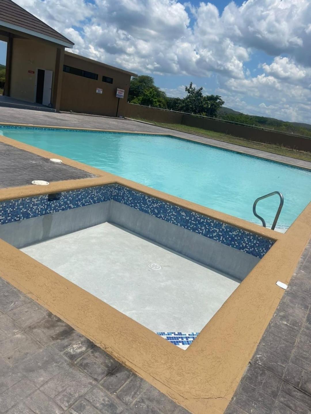 Bellarose At Colbeck ,gated With Pool, Stylishly Modern *